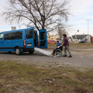 Mechanická nájadzová rampa pre vozičkára