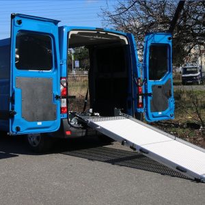 Mechanická nájazdová rampa do vozidla pre telesne handicapovaných