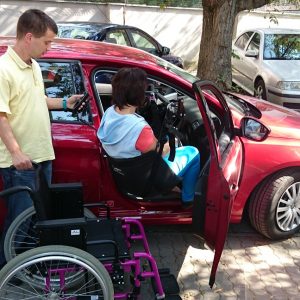 Zdvihák do auta pre telesne postihnutých