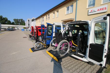 Elektrohydraulická plošina pre vozičkárov