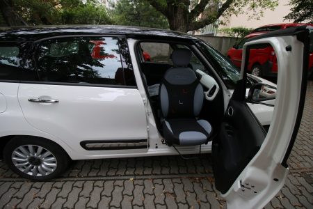 Fiat 500L - montáž otočného sedadla