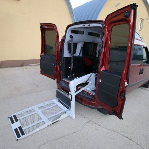 Fiat Doblo s elektrohydraulickou plošinou + kotvenie vozíka