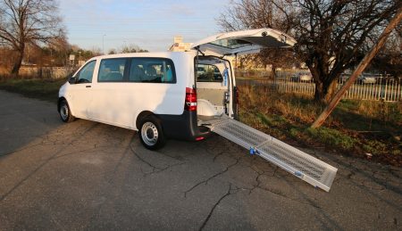 Mercedes Vito s mechanickou rampou + kotvenie vozíka