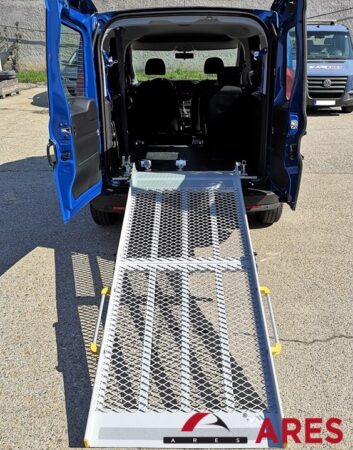 Fiat Doblo s mechanickou rampou + kotvenie vozíka